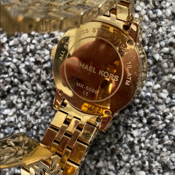 Michael Kors gold watch - Picture 3 of 5